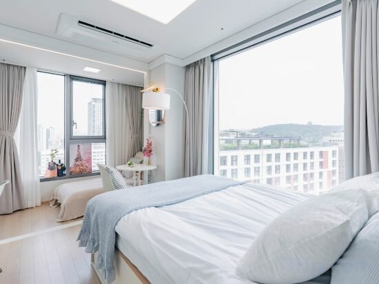 Фото Urbanstay Myeongdong