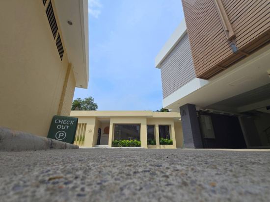 Фото Oyo 477 Sriracha Hotel And SPA