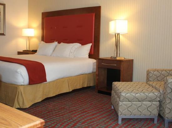 Фото Holiday Inn Express & Suites Milford, an Ihg Hotel