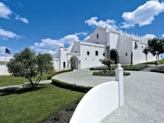 Фото Convento do Espinheiro, Historic Hotel & SPA