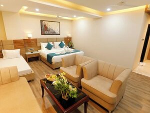 Гостиница Dolphin Grand