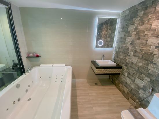 Фото The TJ Hotel