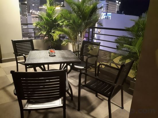 Фото Maple Leaf Hotel & Apartment