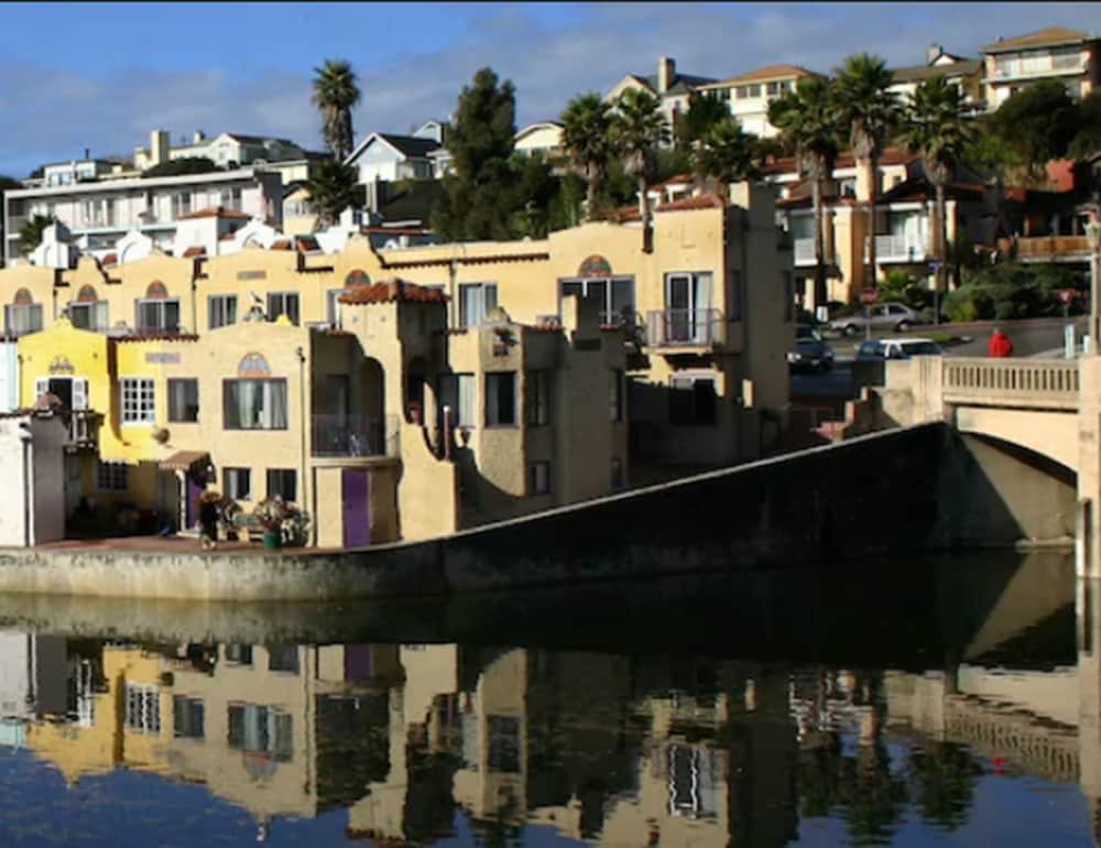 Фото Capitola Venetian Hotel
