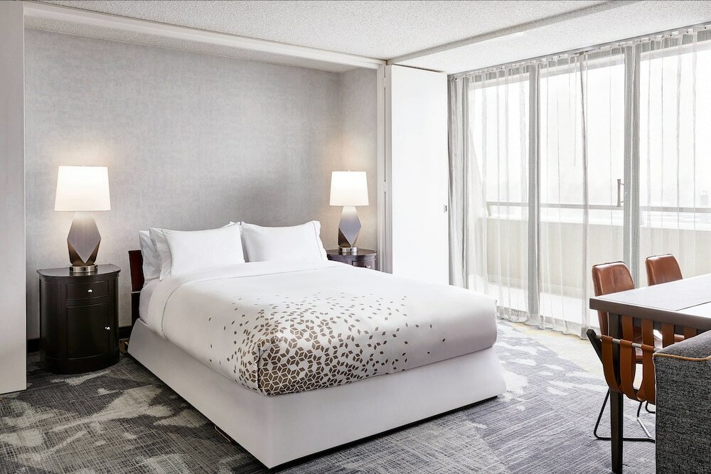 Фото Renaissance Denver Central Park Hotel