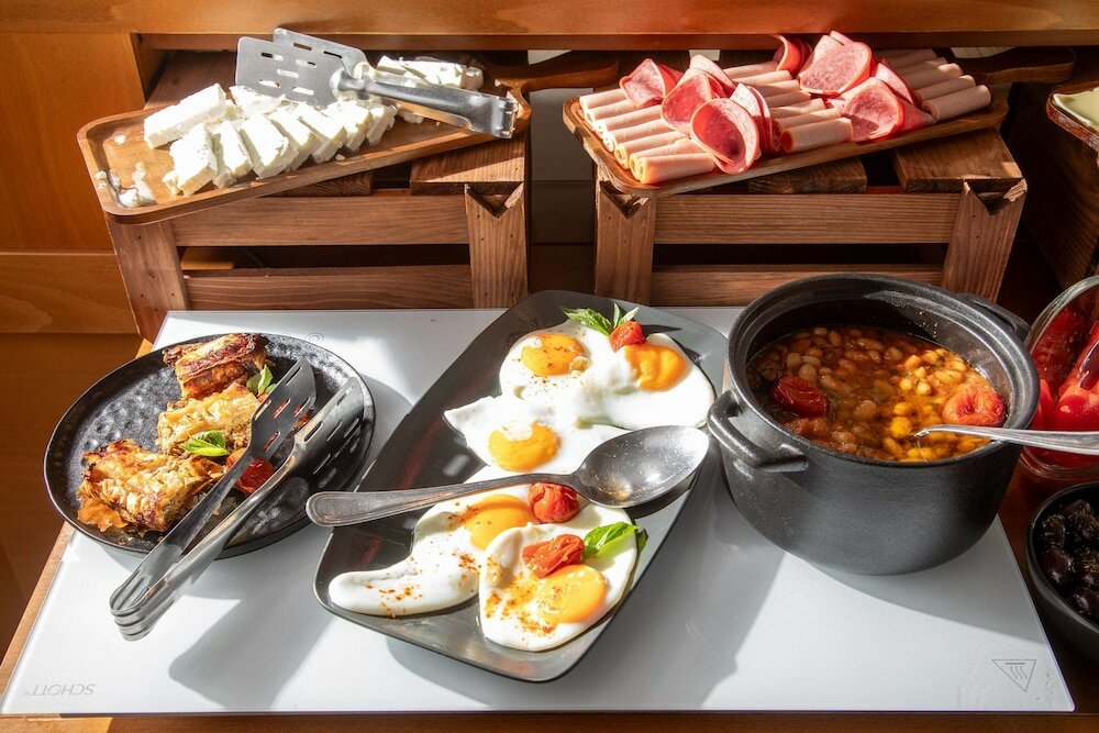 Фото Bella Vista Beach Hotel and Studios