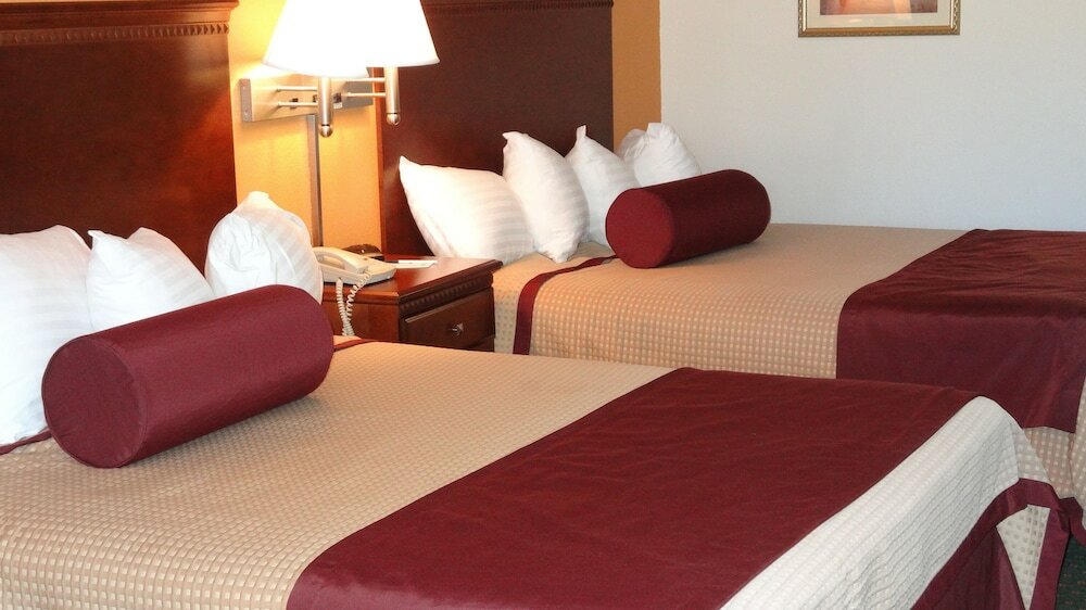 Фото Cloverdale Wine Country Inn & Suites