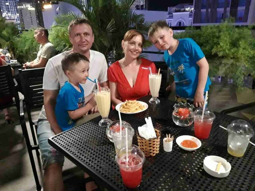 Фото Maple Leaf Hotel & Apartment