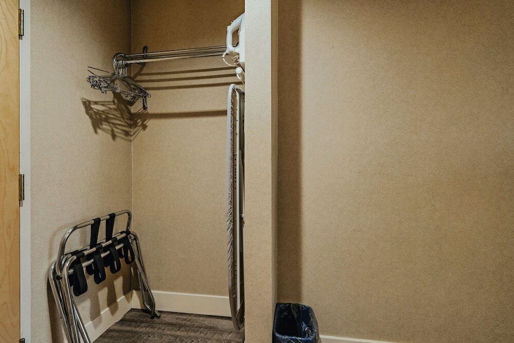 Фото SureStay Plus Hotel by Best Western Coquitlam