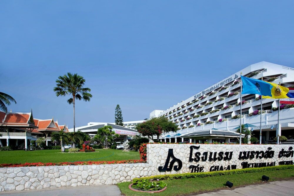 Фото The Cha-am Methavalai Hotel