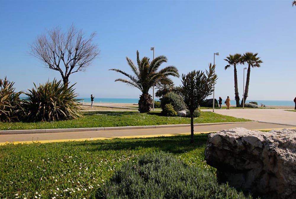 Фото Ghibli Hotel