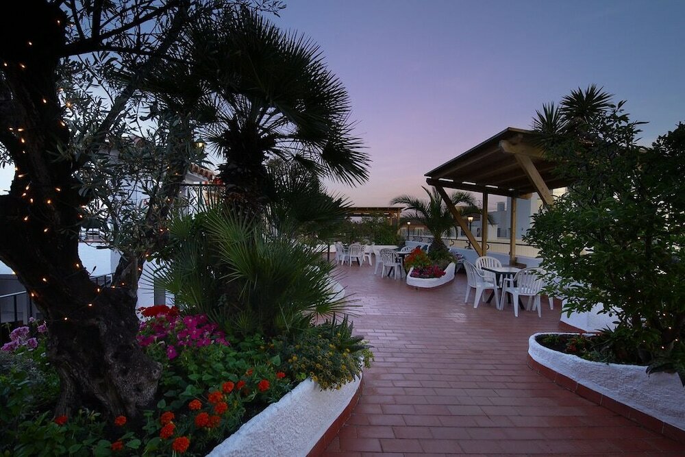 Фото Hotel Ninays