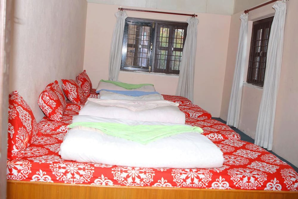 Фото Hotel swastik