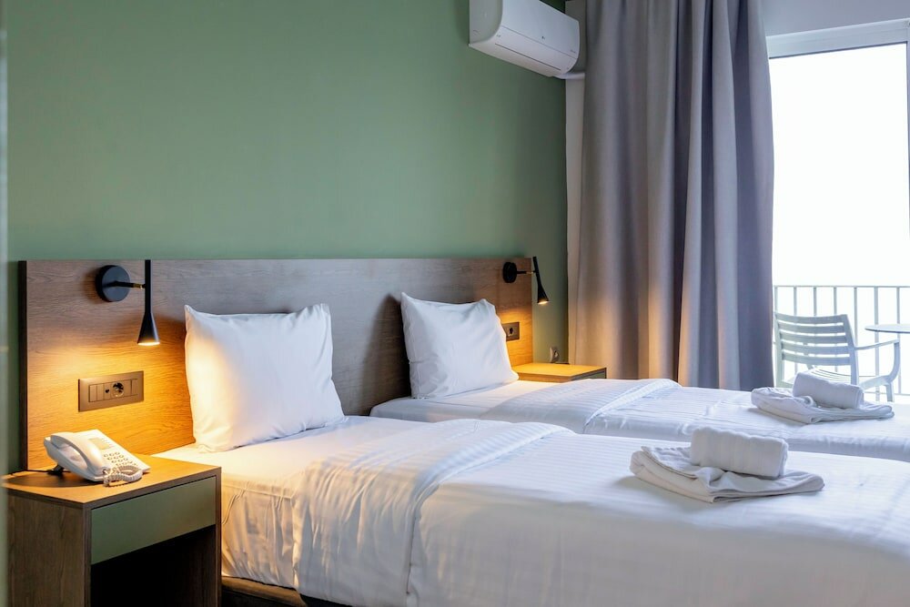 Фото Messinian Bay Hotel