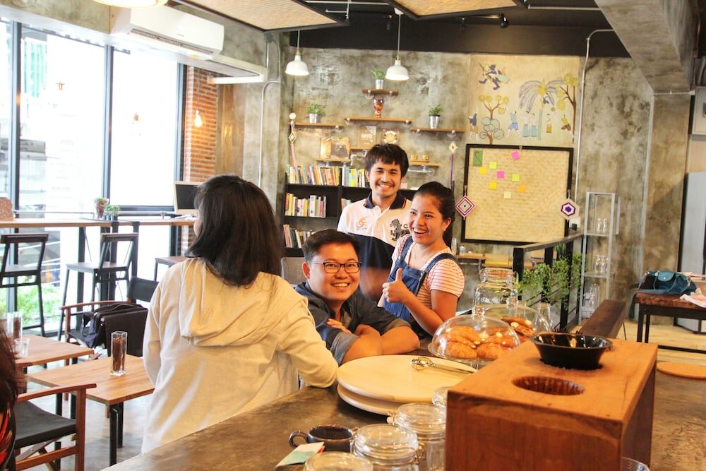 Фото Thonglor Travellers Hostel & Cafe