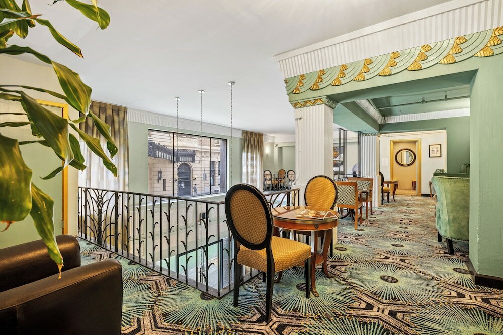 Фото Embassy Hotel