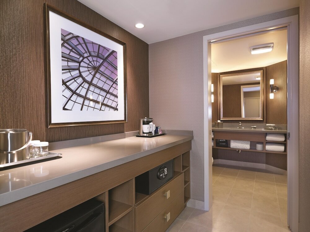 Фото DoubleTree by Hilton West Edmonton