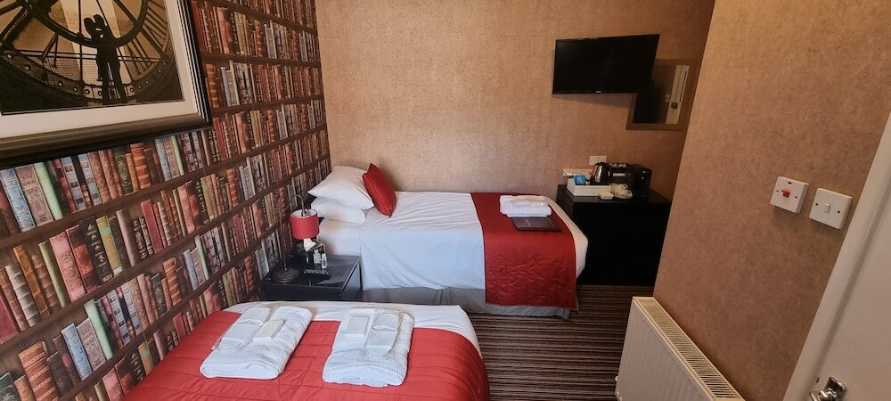 Фото Newholme Hotel