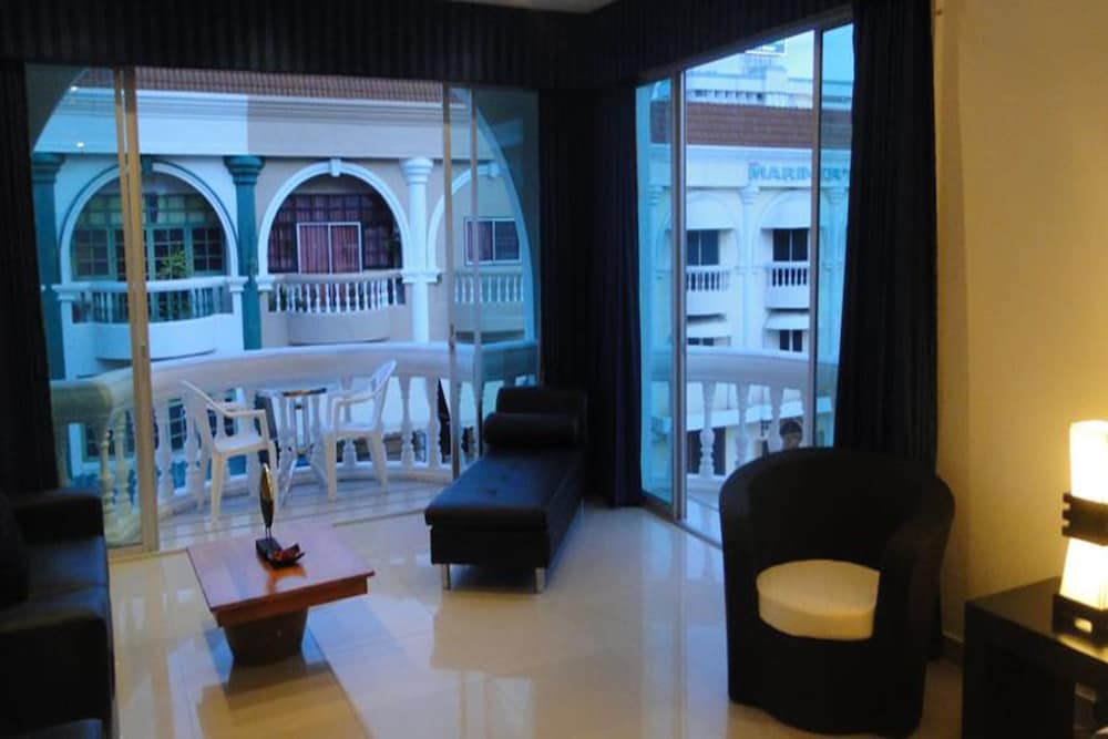 Фото East Suites