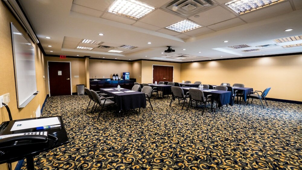 Фото Holiday Inn Express & Suites Pampa, an Ihg Hotel