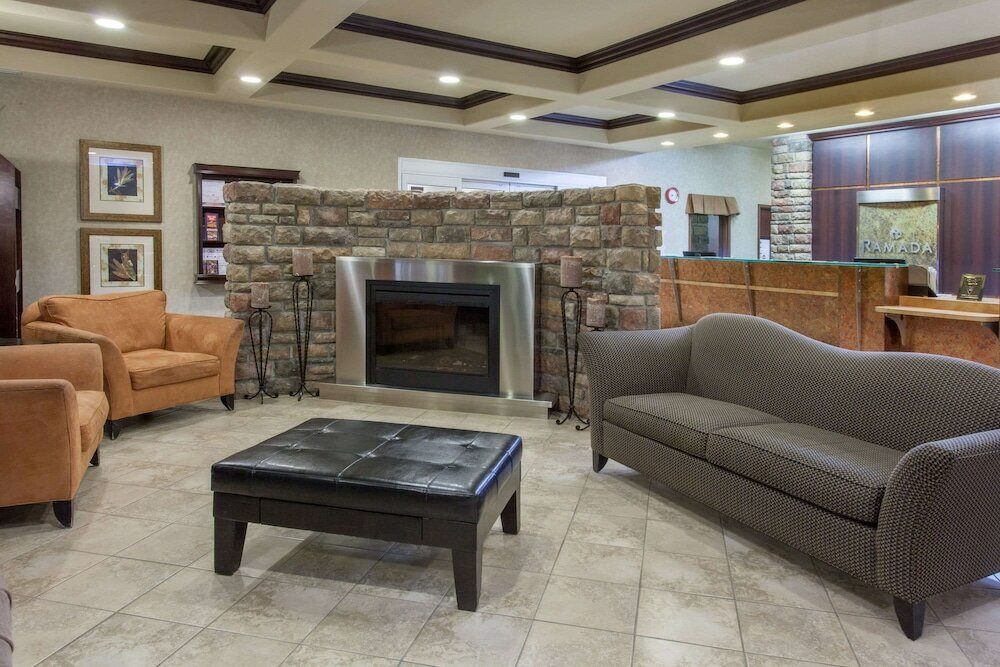 Фото Ramada by Wyndham Camrose