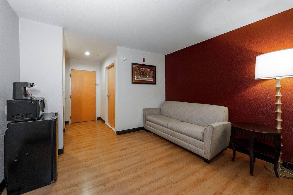 Фото Red Roof Inn & Suites Biloxi