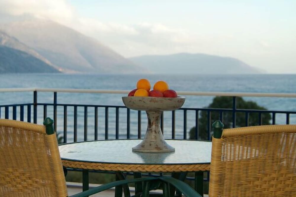 Фото Hotel Kalafati