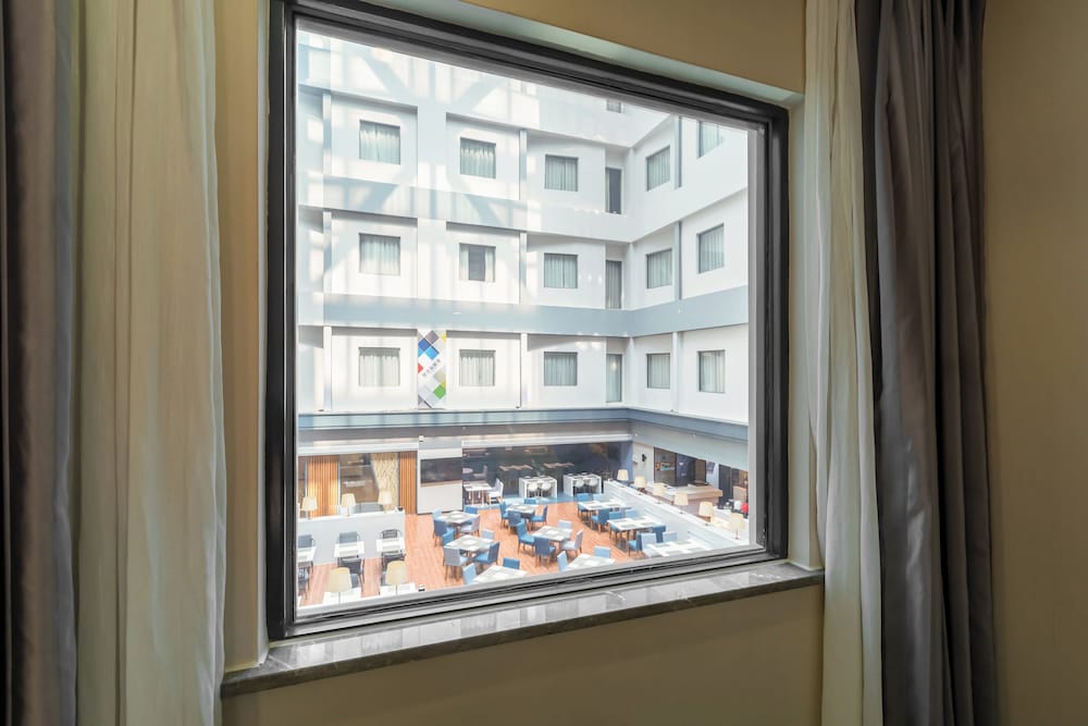 Фото Holiday Inn Express Shenyang North Station