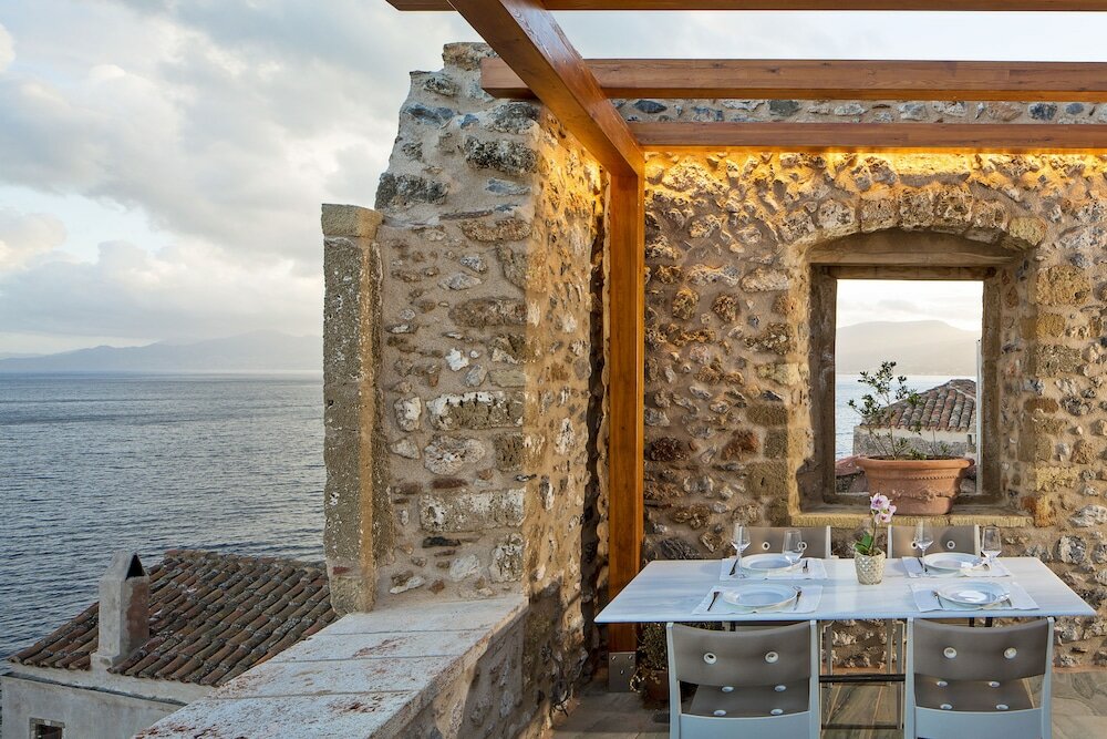 Фото Moni Emvasis Luxury Suites