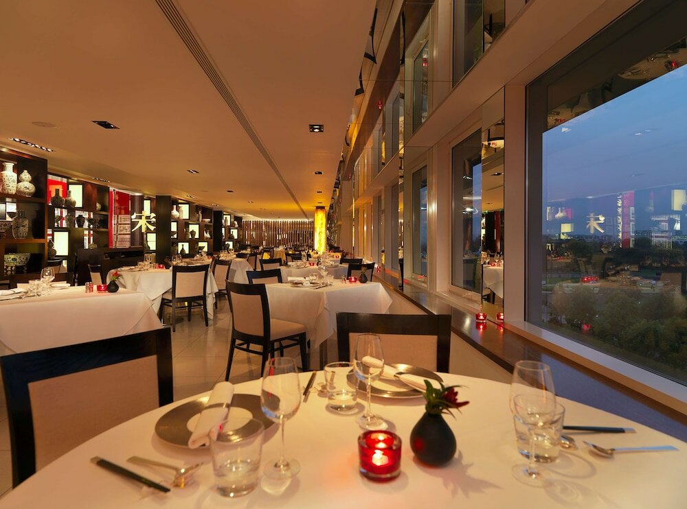 Фото Royal Garden Hotel
