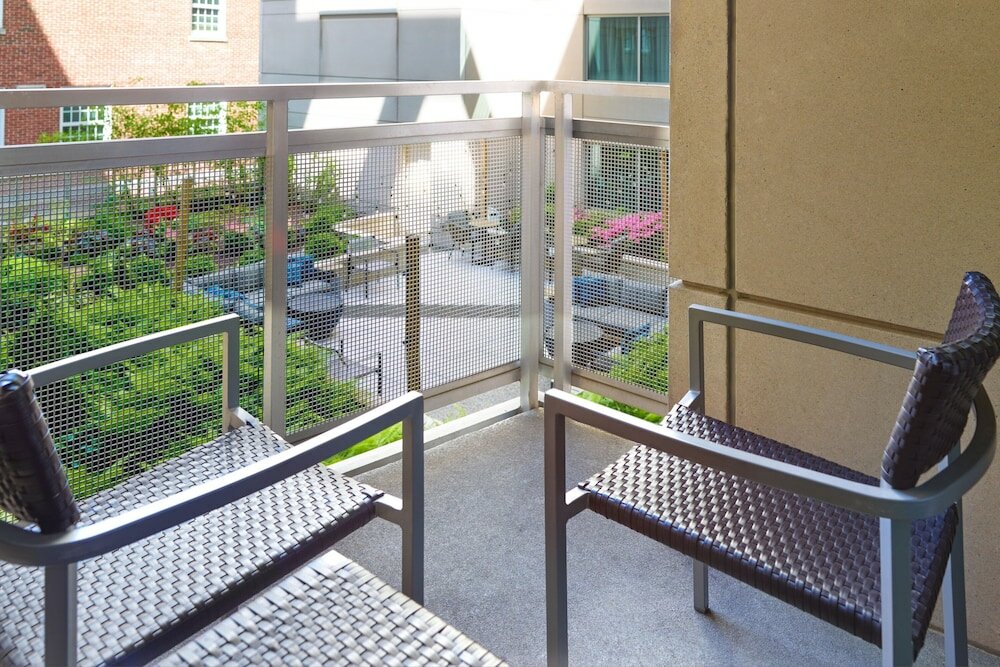Фото Courtyard by Marriott Washington, DC/Foggy Bottom