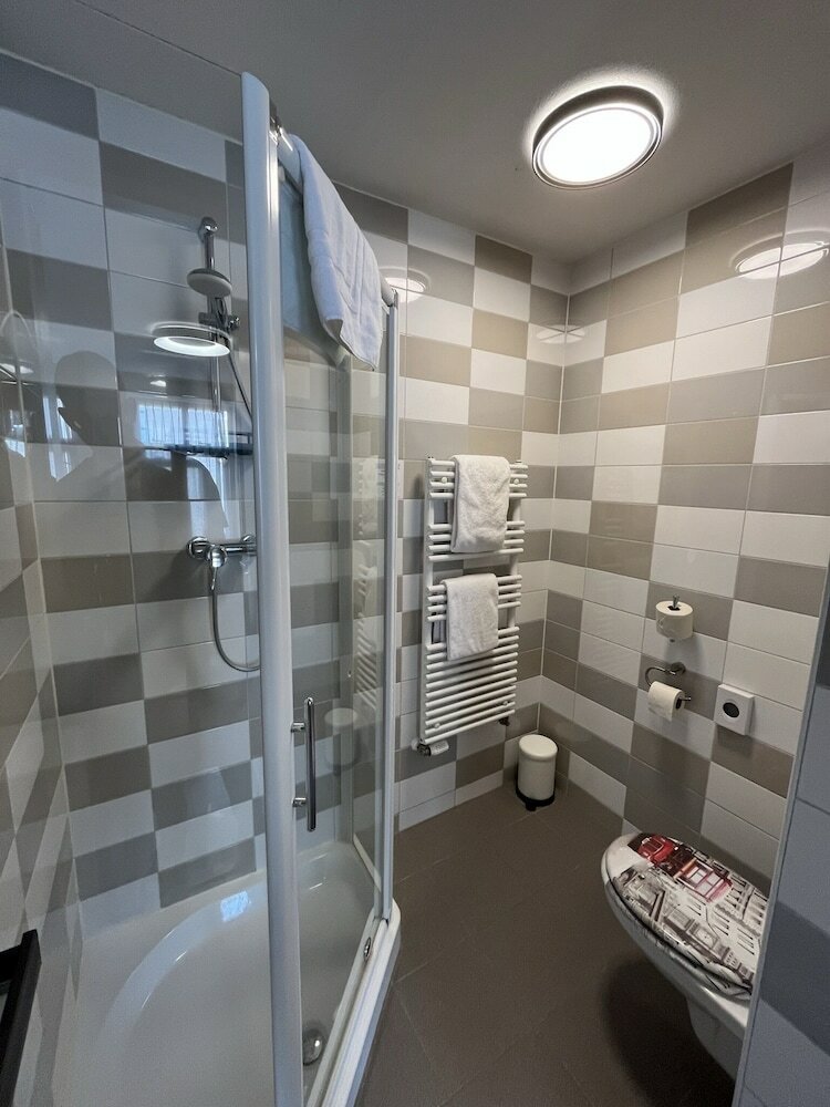 Фото The Happy Traveler