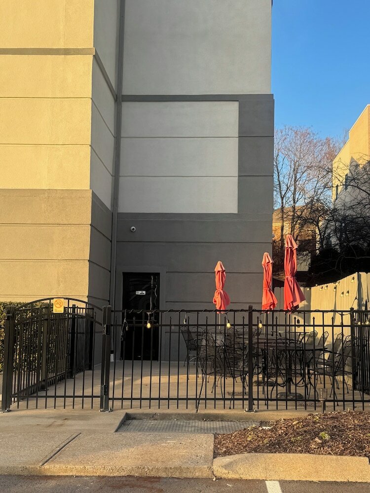 Фото Brentwood Suites