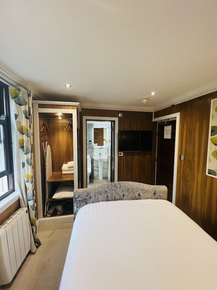 Фото Cheshire Hotel Central London