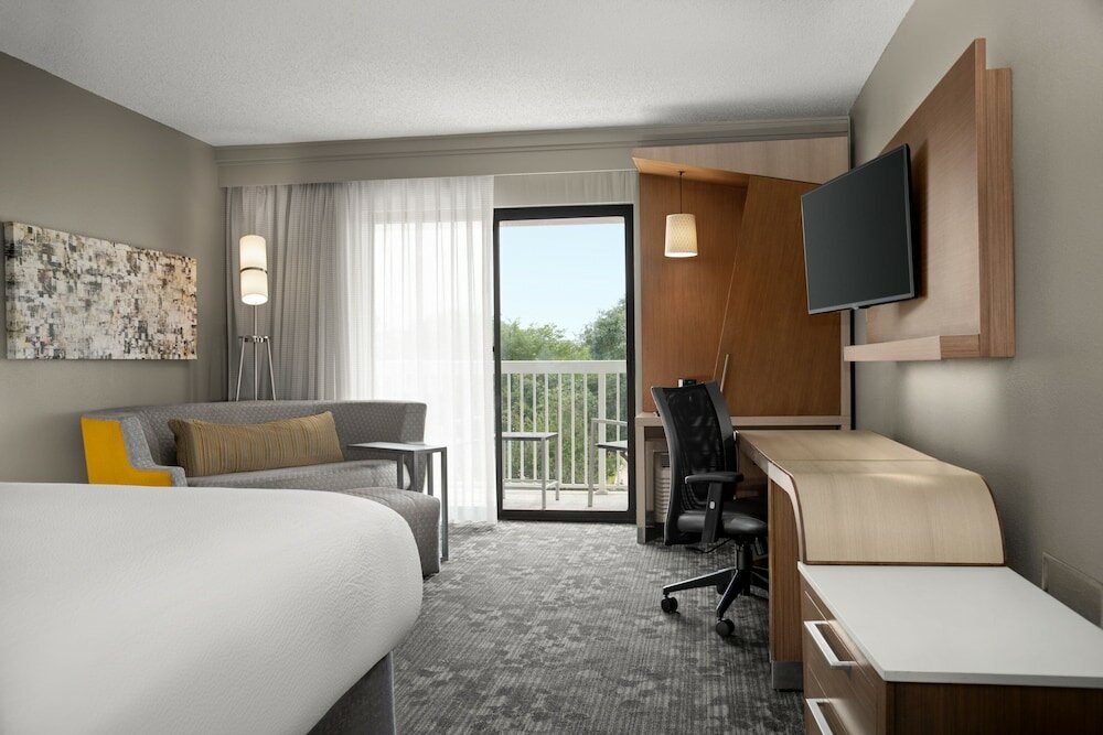 Фото Courtyard by Marriott Lafayette Airport