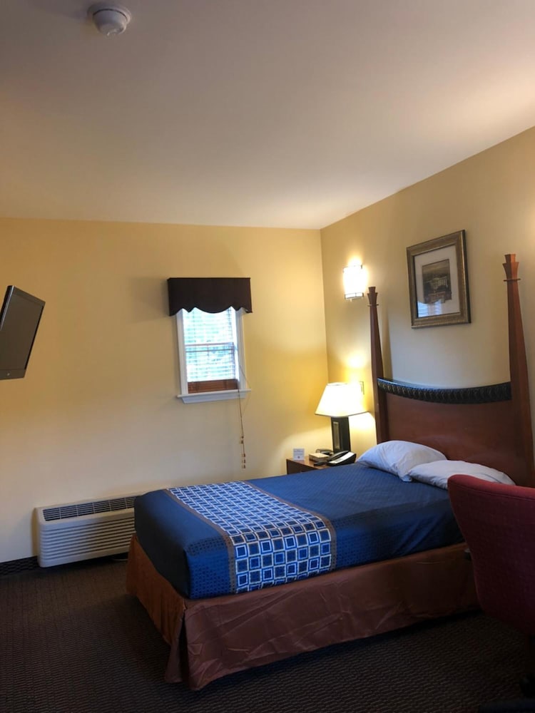 Фото Budget Inn Williamsport