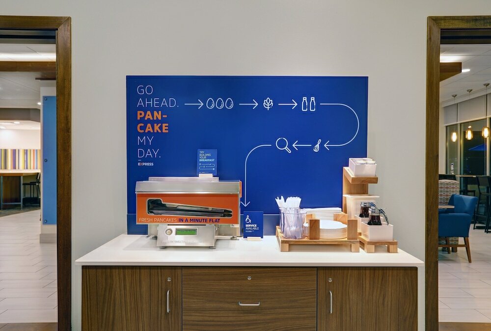 Фото Holiday Inn Express & Suites Lenexa - Overland Park Area, an Ihg Hotel