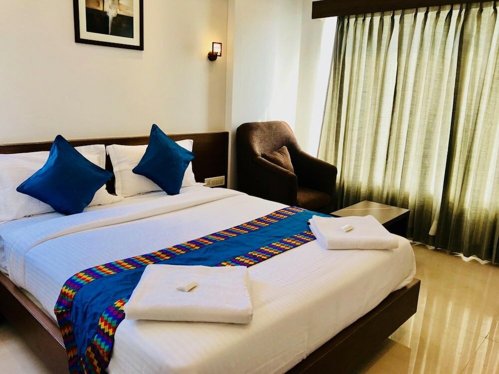 Фото Regalia Inn & Suites