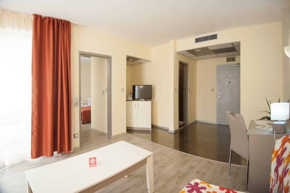 Фото Mariner's Suites