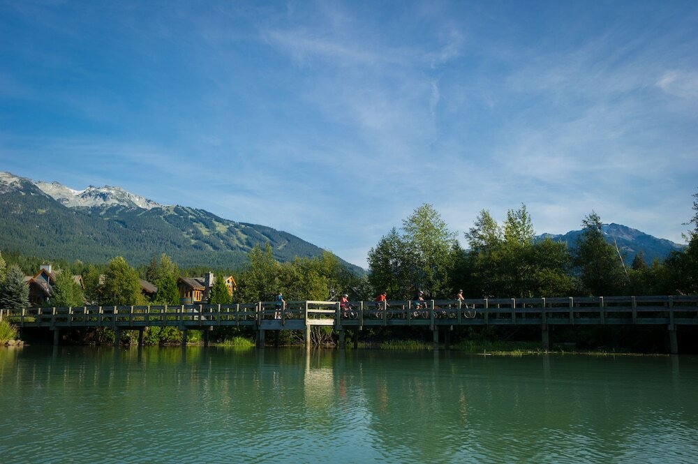 Фото Delta Hotels by Marriott Whistler Village Suites