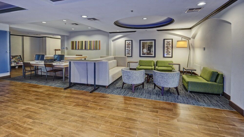 Фото Holiday Inn Express Hotel & Suites Corsicana, an Ihg Hotel
