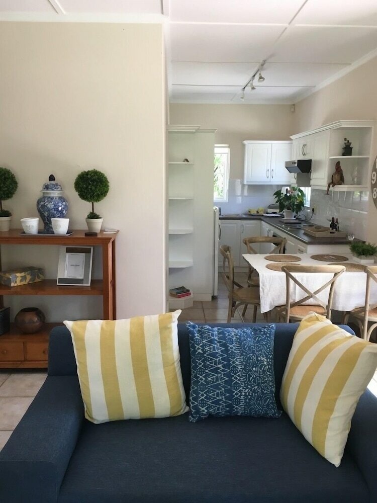 Фото No. 10 Caledon Street Guest House