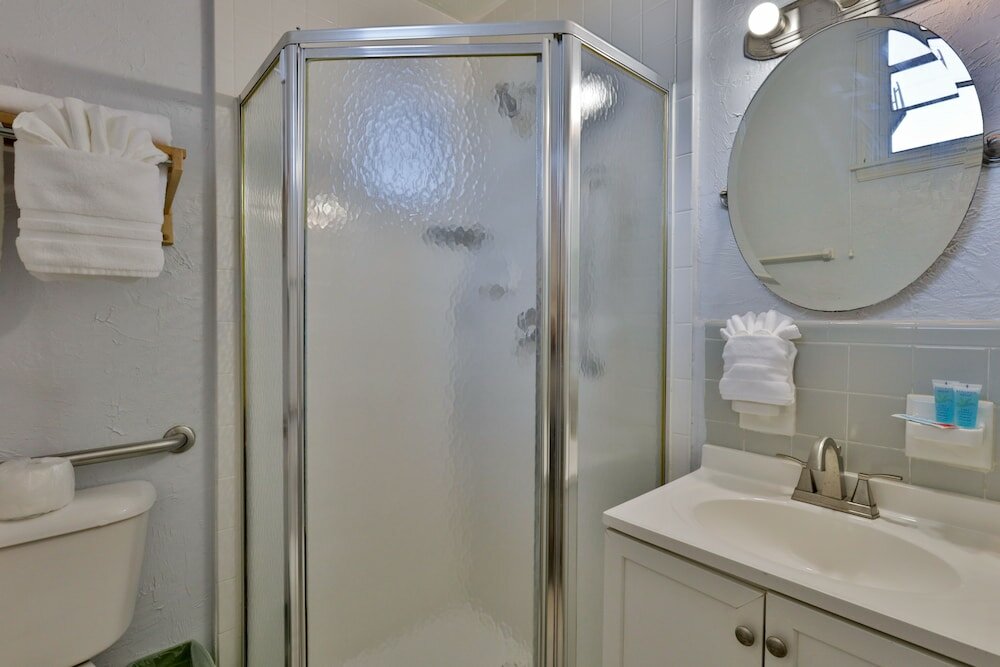 Фото Coastal Waters Inn