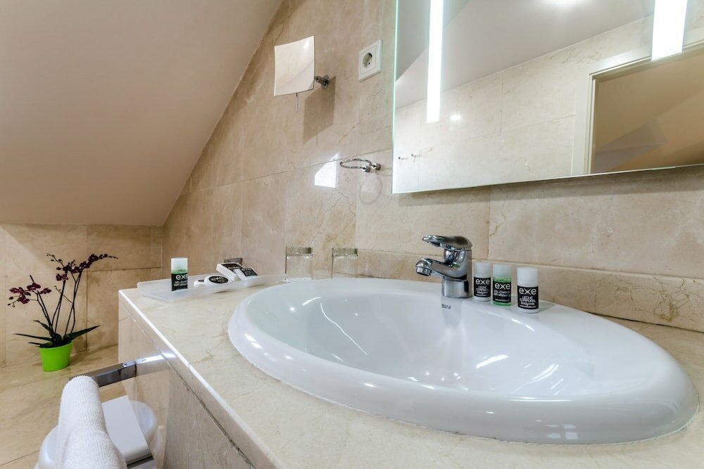 Фото Hotel Exe Suites 33