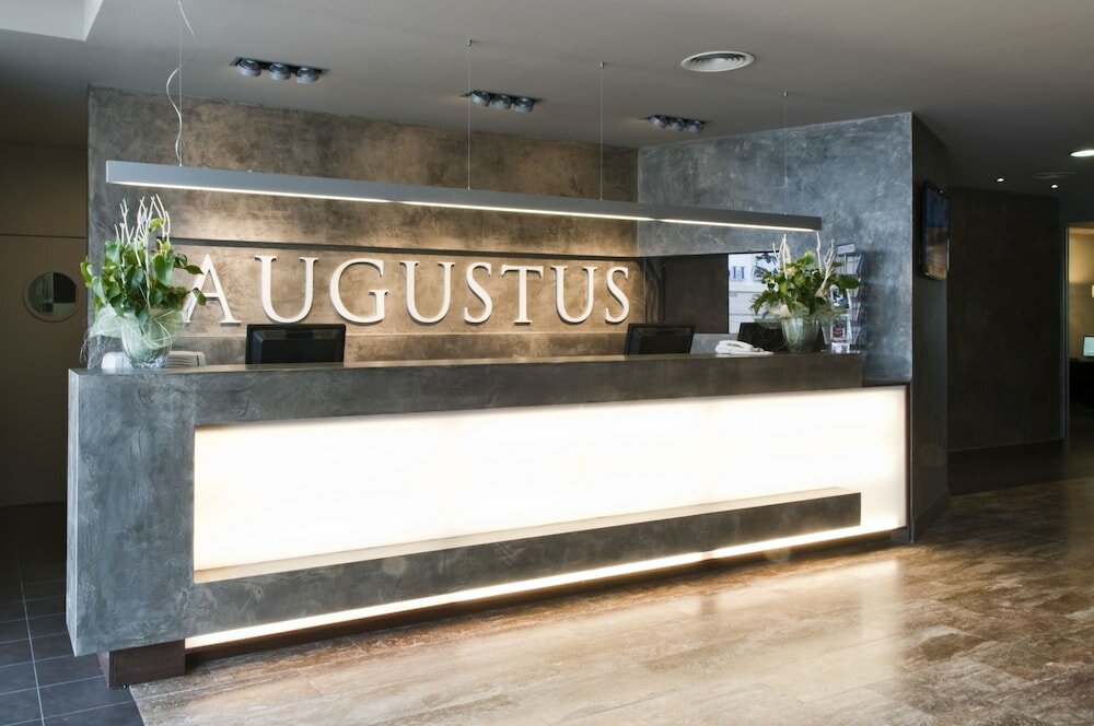 Фото Augustus