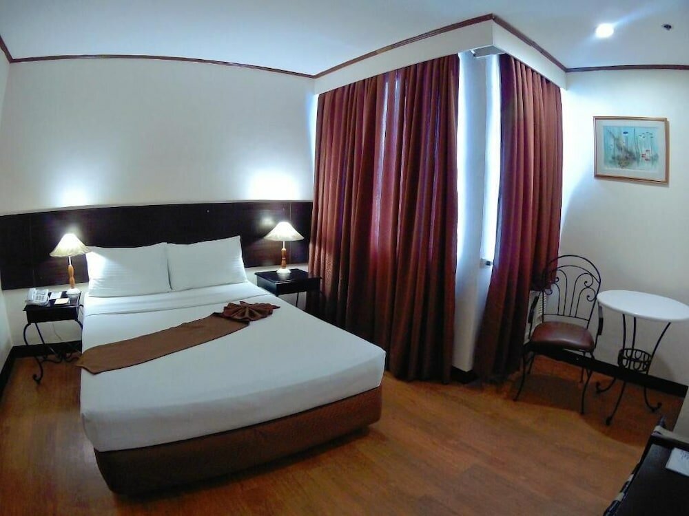 Фото The Golden Peak Hotel & Suites powered by Cocotel