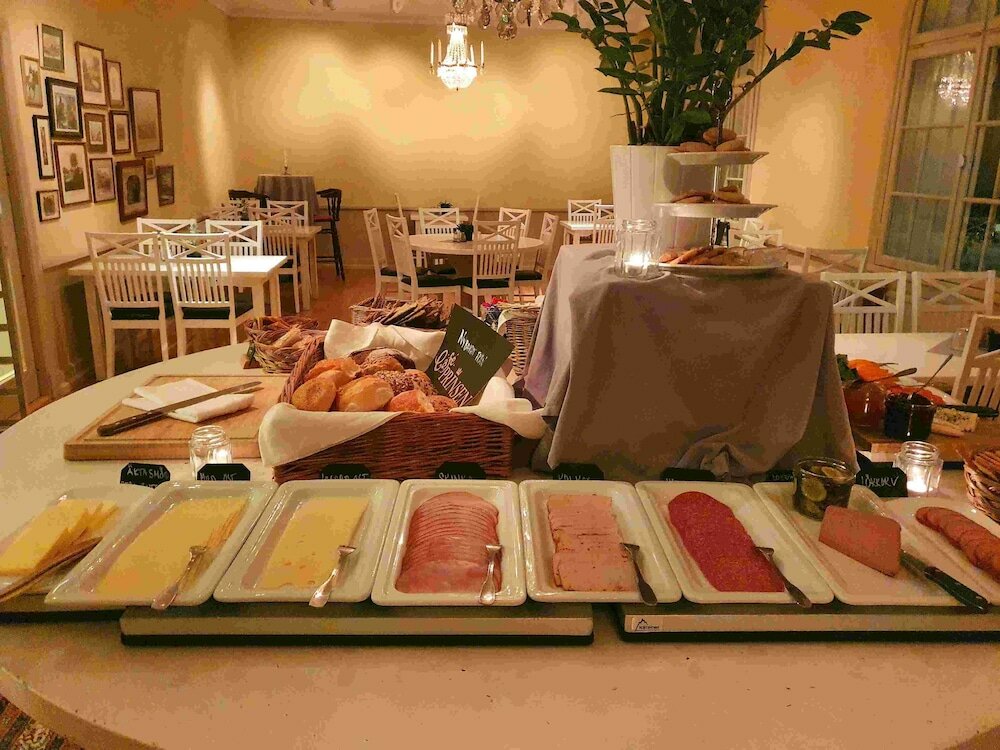 Фото Hotel Bishops Arms Strängnäs