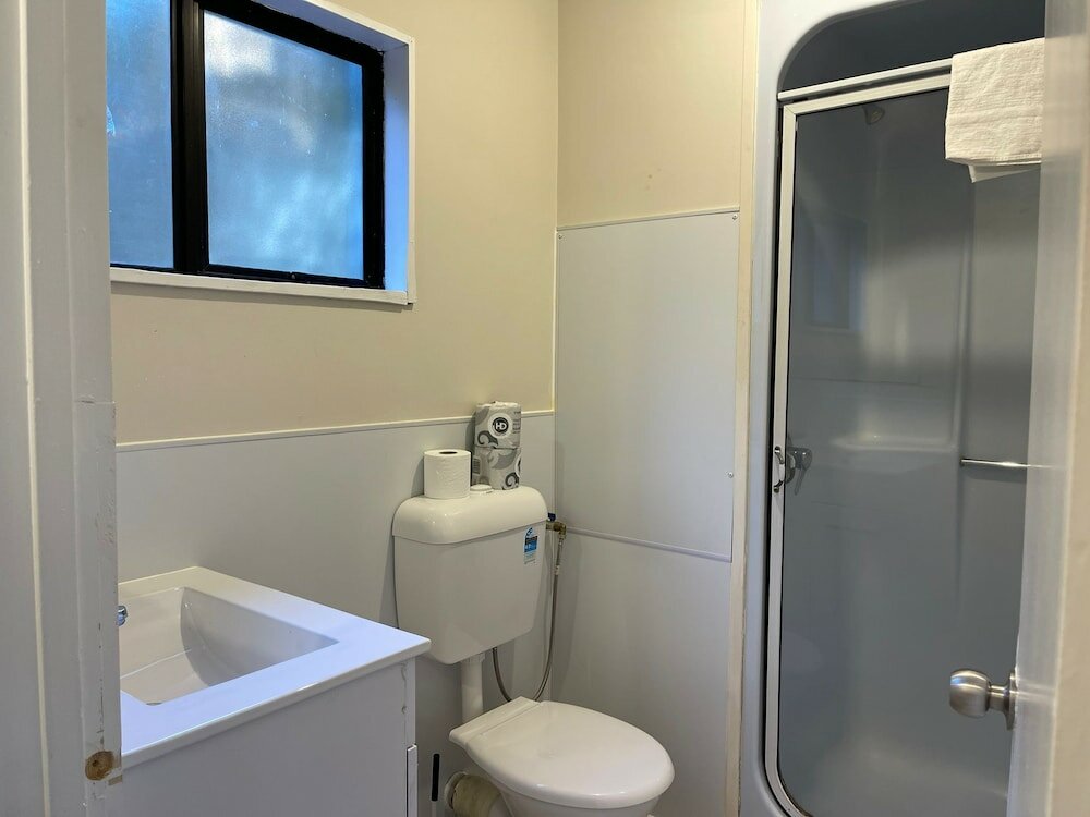 Фото Rayland Epsom Motel