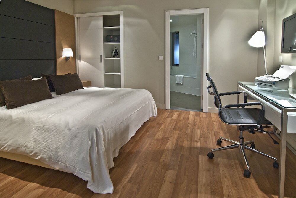 Фото B-aparthotel Montgomery