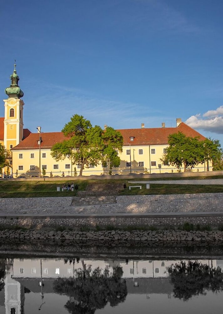 Фото Klastrom Hotel